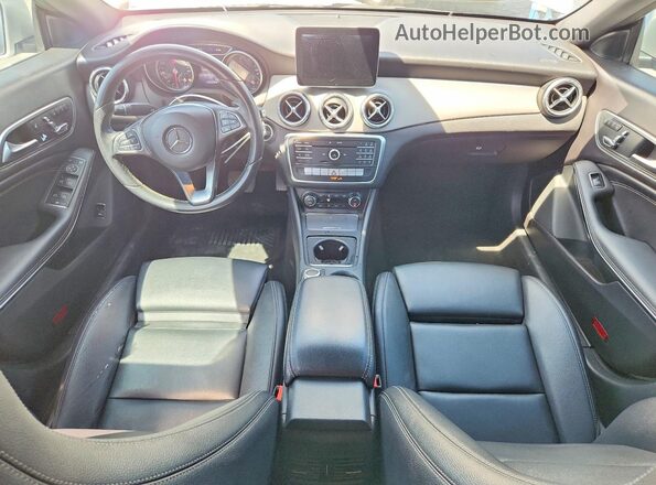 WDDSJ4EB5JN587913 2018 MERCEDES-BENZ CLA-CLASS Gray Vista del salpicadero