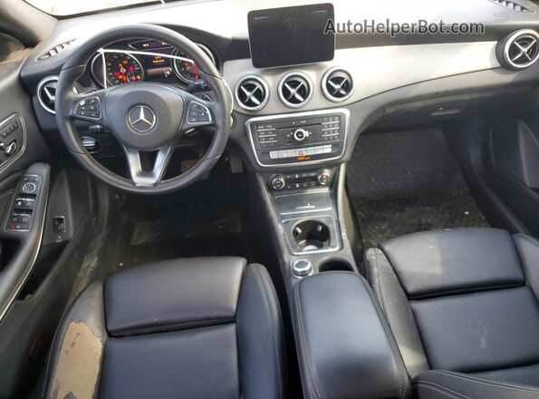 WDDSJ4EB6JN610003 2018 MERCEDES-BENZ CLA-CLASS Silver Առջևի վահանակի տեսք