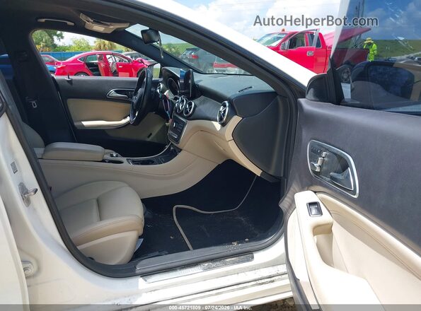 WDDSJ4EB7JN644872 2018 MERCEDES-BENZ CLA 250 White Widok wnętrza z przodu