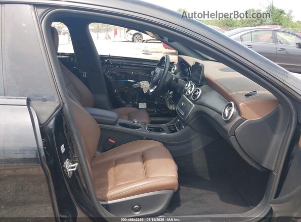 WDDSJ4EB8JN631337 2018 MERCEDES-BENZ CLA 250 Black Widok wnętrza z przodu