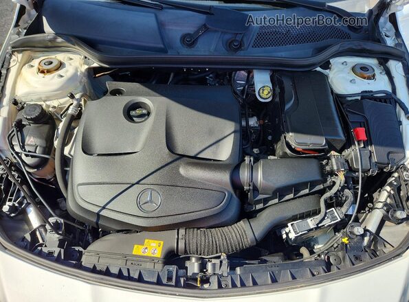 WDDSJ4EB8JN680490 2018 MERCEDES-BENZ CLA-CLASS White Սալոնի հետևի տեսք