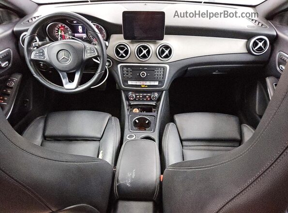 WDDSJ4EB9JN545504 2018 MERCEDES-BENZ CLA-CLASS Silver Առջևի վահանակի տեսք