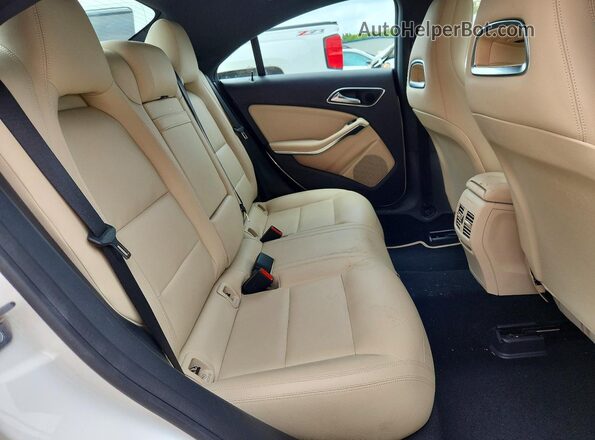 WDDSJ4EB9KN724420 2019 MERCEDES-BENZ CLA-CLASS White Հետևի նստատեղերի տեսք