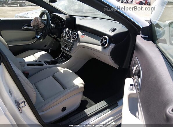 WDDSJ4EBXJN696643 2018 MERCEDES-BENZ CLA 250 White Սալոնի դիմացի տեսք