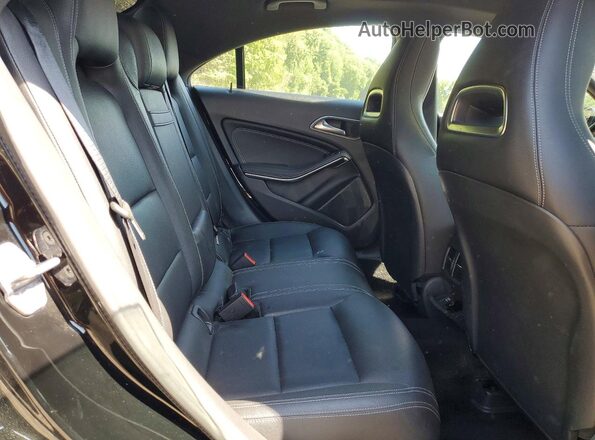 WDDSJ4GB2KN722845 2019 MERCEDES-BENZ CLA-CLASS Black Widok tylnych siedzeń