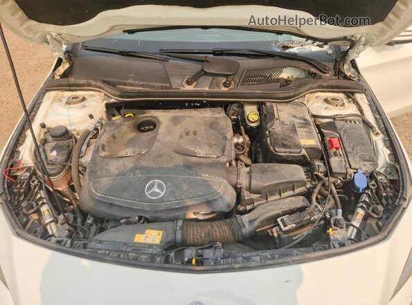 WDDSJ4GB7GN293340 2016 MERCEDES-BENZ CLA-CLASS White Vista interior trasera