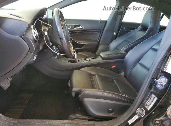 WDDSJ4GB7KN699725 2019 MERCEDES-BENZ CLA-CLASS Black Вид салону спереду