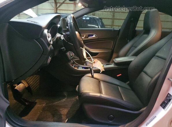 WDDSJ4GB8JN634896 2018 MERCEDES-BENZ CLA-CLASS White Вид салону спереду