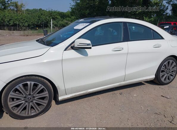 WDDSJ4GB9JN593484 2018 MERCEDES-BENZ CLA 250 White Widok wnętrza 360 stopni