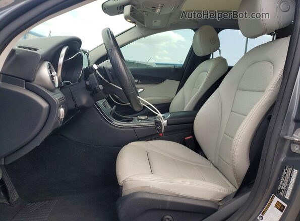WDDWF4JB1HR219966 2017 MERCEDES-BENZ C Gray Vista interior delantera