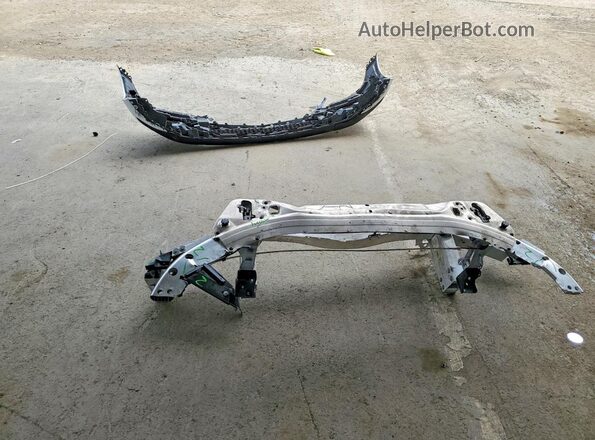 WDDWF8DB4LR527306 2020 MERCEDES-BENZ C White Vista del compartimento del motor
