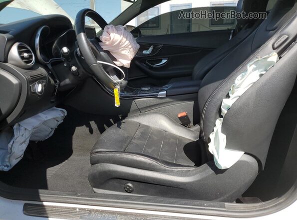 WDDWJ4JB2JF624045 2018 MERCEDES-BENZ C White Vista interior delantera