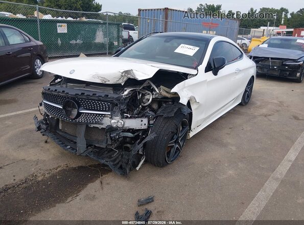 WDDWJ4JBXHF335893 2017 MERCEDES-BENZ C-CLASS White Widok z przodu