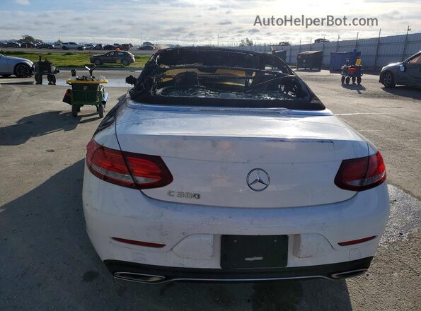 WDDWK4JB9JF617896 2018 MERCEDES-BENZ C White Widok z tyłu