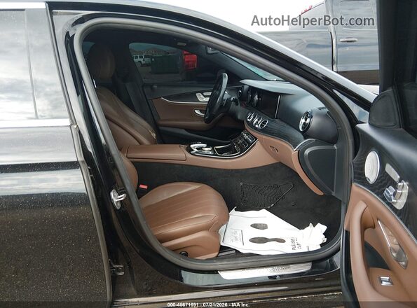 WDDZF4JB0HA040216 2017 MERCEDES-BENZ E-CLASS Черный Вид салона спереди