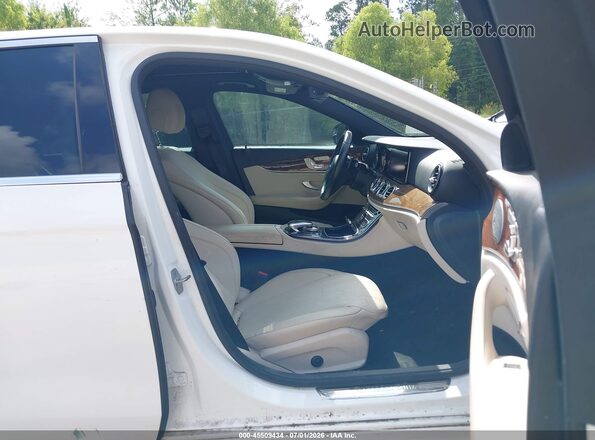 WDDZF4JB1JA335430 2018 MERCEDES-BENZ E-CLASS Белый Вид салона спереди