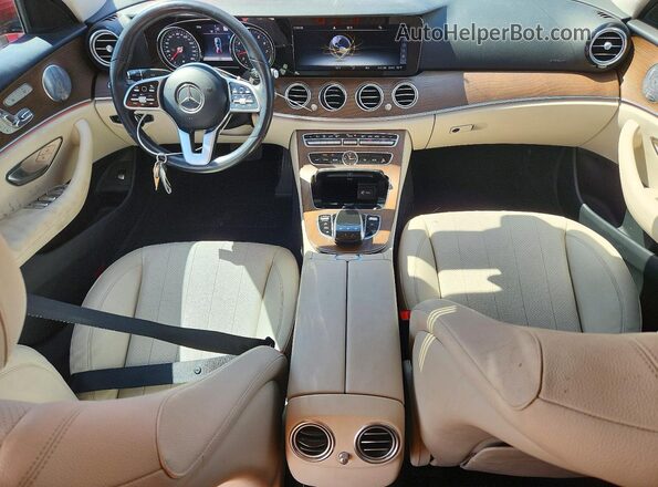 WDDZF4JB2KA530535 2019 MERCEDES-BENZ E Red Vista del salpicadero