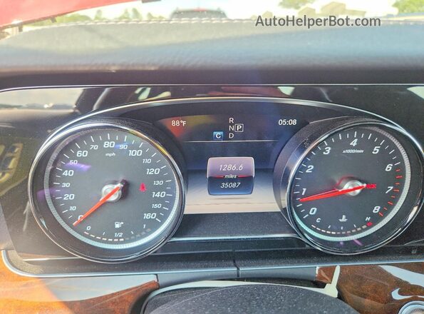 WDDZF4JB3KA588671 2019 MERCEDES-BENZ E Red Vista del cuadro de instrumentos