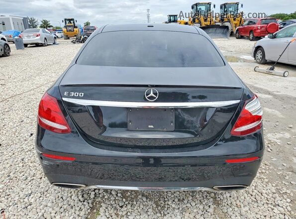 WDDZF4JB4KA517429 2019 MERCEDES-BENZ E Черный Вид сзади