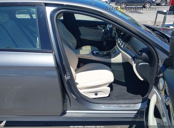 WDDZF4JB5KA529735 2019 MERCEDES-BENZ E-CLASS Серый Вид салона спереди