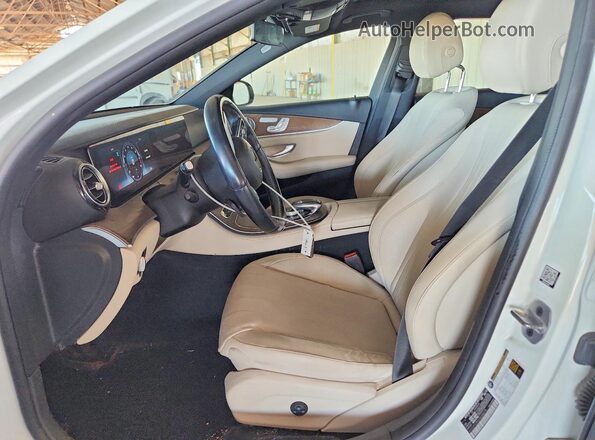 WDDZF4JB6KA658678 2019 MERCEDES-BENZ E White Вид салону спереду