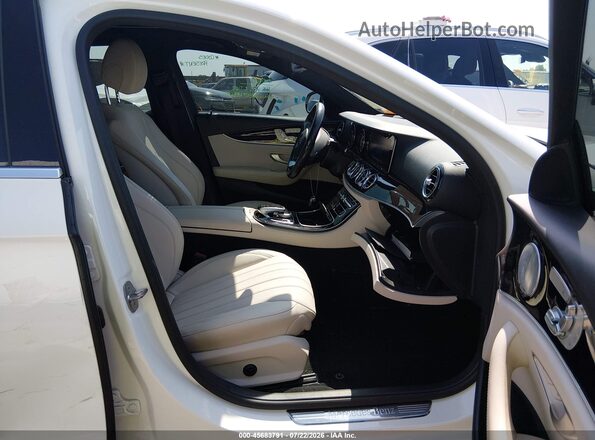 WDDZF4JB7HA203749 2017 MERCEDES-BENZ E-CLASS Белый Вид салона спереди