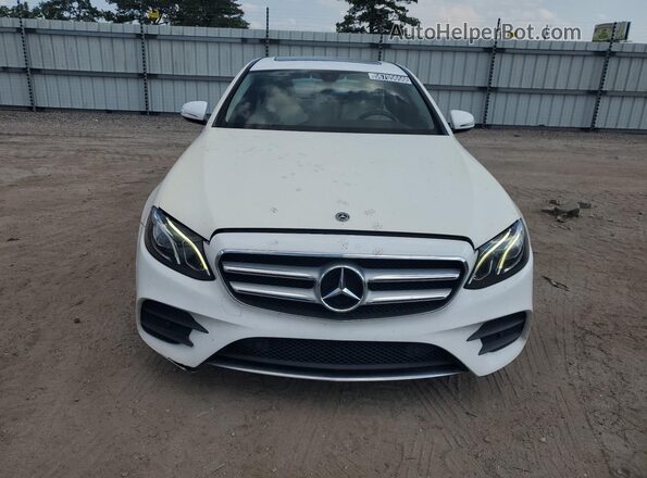 WDDZF4JBXJA390989 2018 MERCEDES-BENZ E White Widok naklejki z numerem VIN