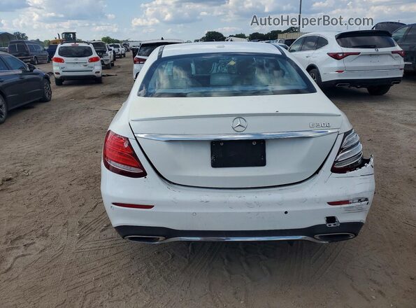 WDDZF4JBXJA390989 2018 MERCEDES-BENZ E White Widok z tyłu