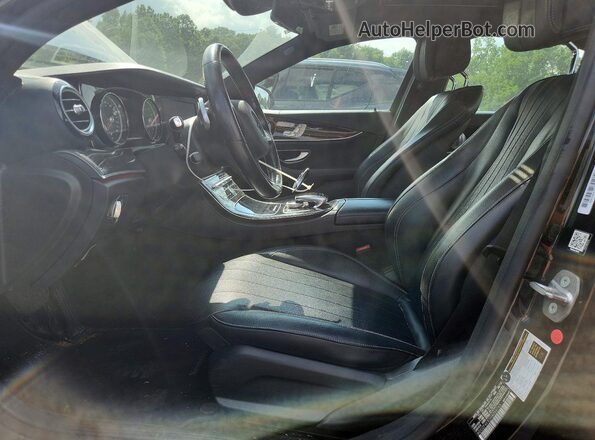 WDDZF4KB2HA054763 2017 MERCEDES-BENZ E Черный Вид салона спереди