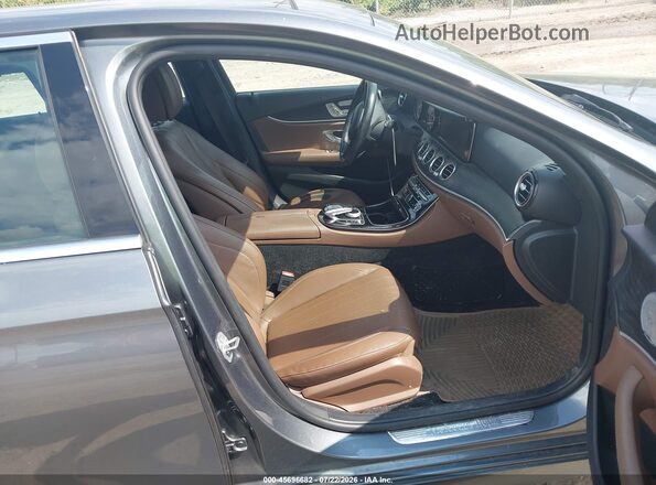 WDDZF4KB4HA133500 2017 MERCEDES-BENZ E-CLASS Серый Вид салона спереди