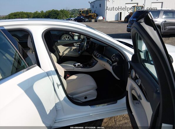 WDDZF4KB5JA381776 2018 MERCEDES-BENZ E-CLASS Белый Вид салона спереди