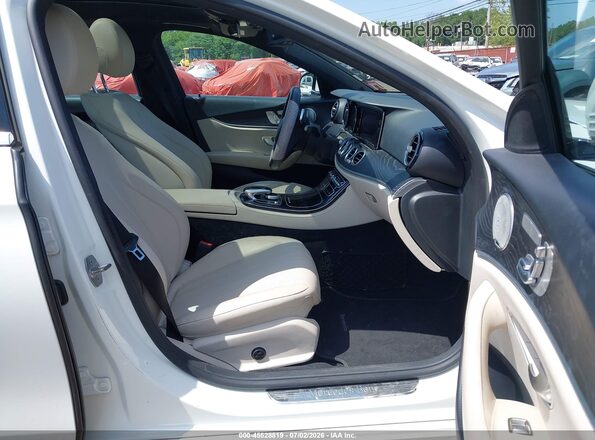 WDDZF4KB6HA104046 2017 MERCEDES-BENZ E-CLASS White Front interior view