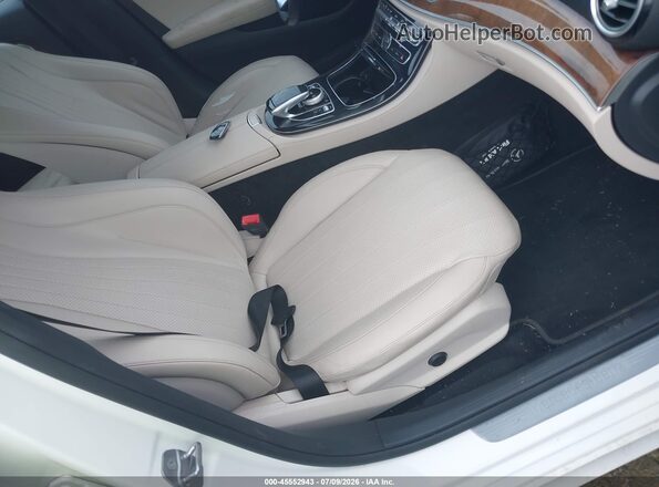 WDDZF4KB7HA025596 2017 MERCEDES-BENZ E-CLASS Белый Вид салона спереди