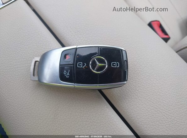 WDDZF4KB7HA025596 2017 MERCEDES-BENZ E-CLASS Белый Вид панели приборов