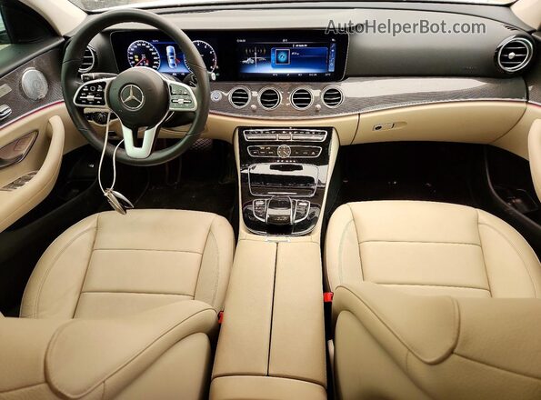 WDDZF4KB7KA525605 2019 MERCEDES-BENZ E Белый Вид панели приборов