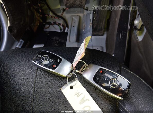 WDDZF4KB8JA384252 2018 MERCEDES-BENZ E-CLASS Silver Առջևի վահանակի տեսք