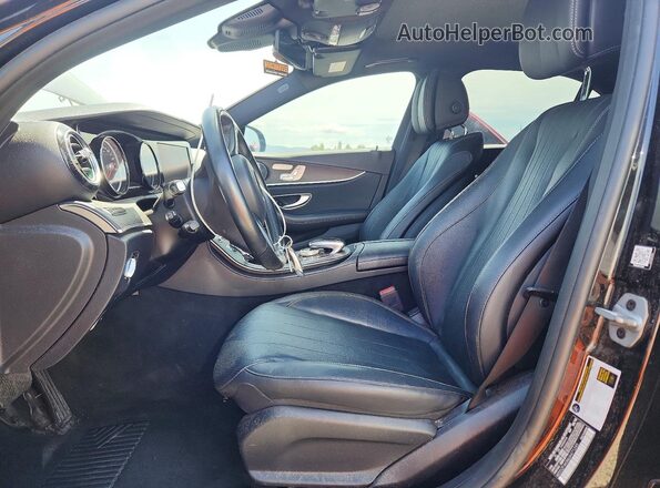 WDDZF4KB8JA471245 2018 MERCEDES-BENZ E Черный Вид салона спереди