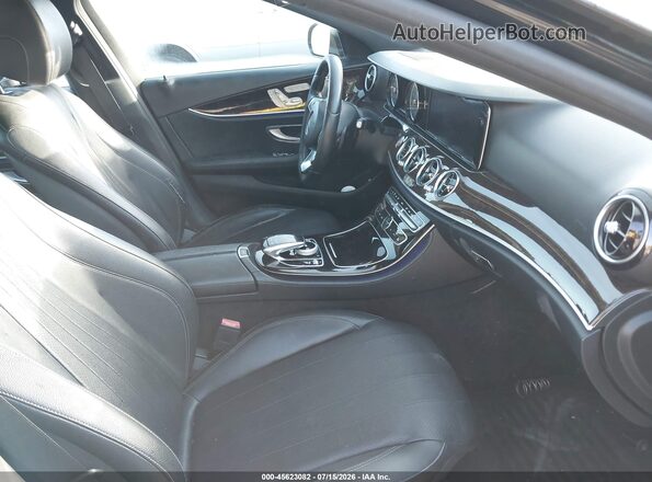WDDZF4KB9HA029343 2017 MERCEDES-BENZ E-CLASS Черный Вид салона спереди