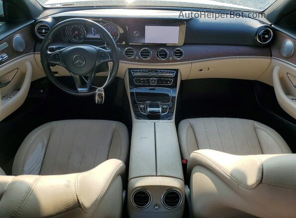 WDDZF4KB9HA032954 2017 MERCEDES-BENZ E Белый Вид панели приборов