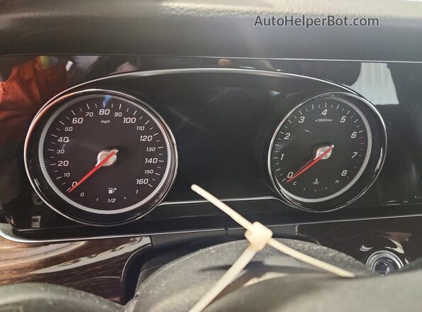 WDDZF4KB9KA600398 2019 MERCEDES-BENZ E Black Вид щитка приладів