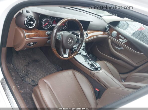 WDDZF4KBXHA066255 2017 MERCEDES-BENZ E-CLASS White Widok wnętrza z przodu