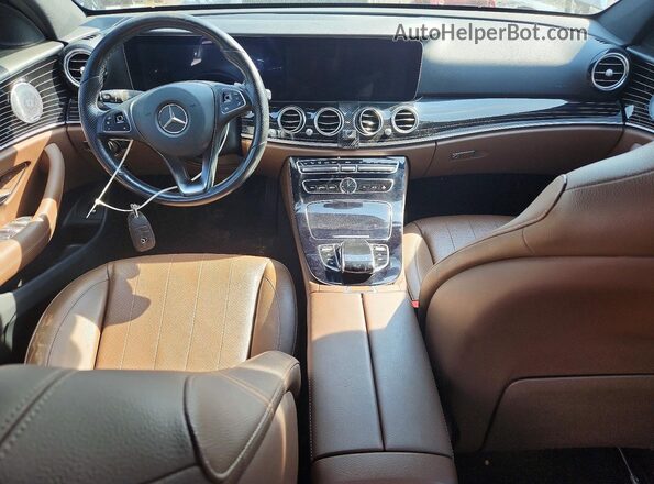 WDDZF4KBXJA320763 2018 MERCEDES-BENZ E Черный Вид панели приборов