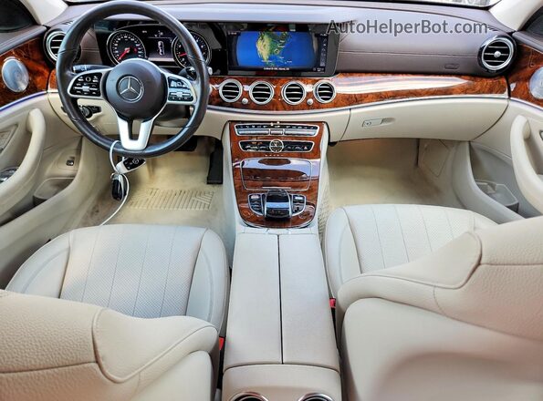 WDDZF6JB3KA515330 2019 MERCEDES-BENZ E Черный Вид панели приборов