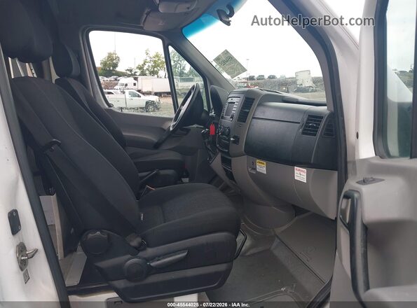 WDYPE8CD7HP574566 2017 FREIGHTLINER SPRINTER 2500 White Front interior view