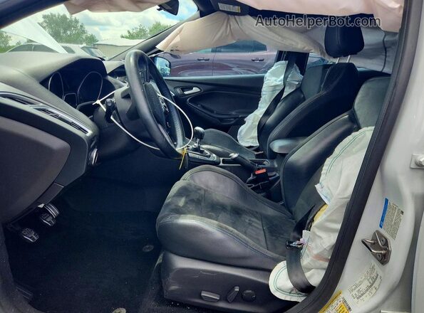 WF0DP3TH5H4120877 2017 FORD FOCUS White Vista interior delantera