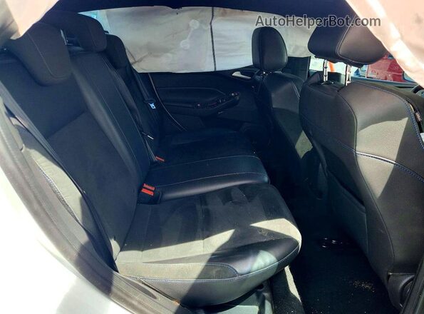 WF0DP3TH5H4120877 2017 FORD FOCUS White Vista de los asientos traseros