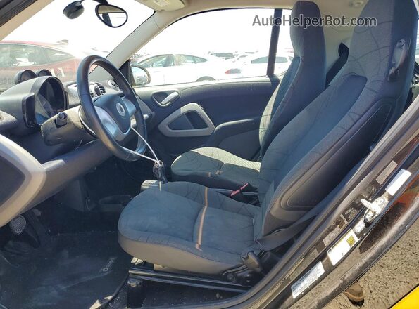 WMEEJ9AAXGK843380 2016 SMART FORTWO Желтый Вид салона спереди