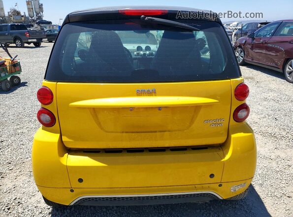 WMEEJ9AAXGK843380 2016 SMART FORTWO Желтый Вид сзади