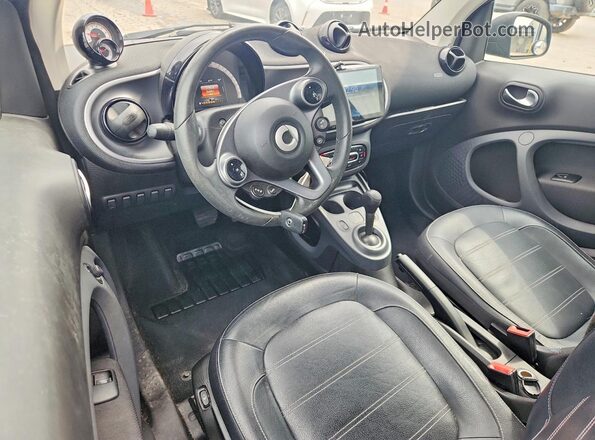 WMEFJ5DA5GK070052 2016 SMART FORTWO White Առջևի վահանակի տեսք
