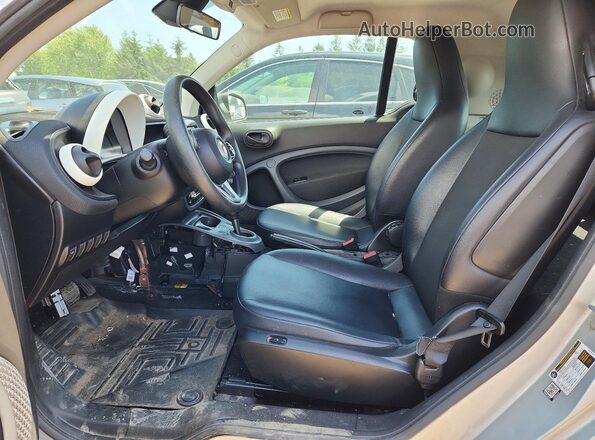 WMEFJ5DA9GK153905 2016 SMART FORTWO White Front interior view